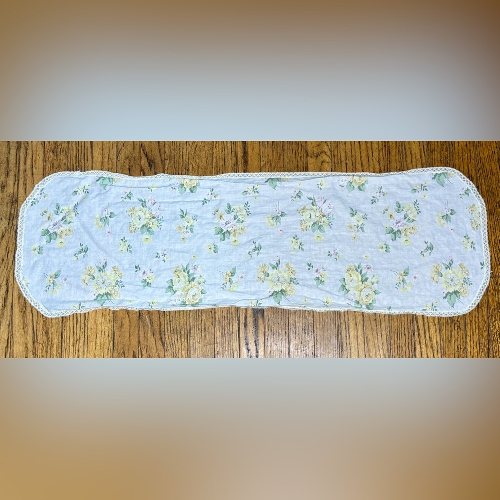 Vintage Yellow Rose Floral Table Runner Lace Trim 39.5 x 13 Inches Cottage Core - Picture 2 of 4